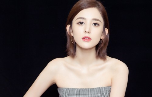 娜扎成为Alexander McQueen大中华区首位代言人